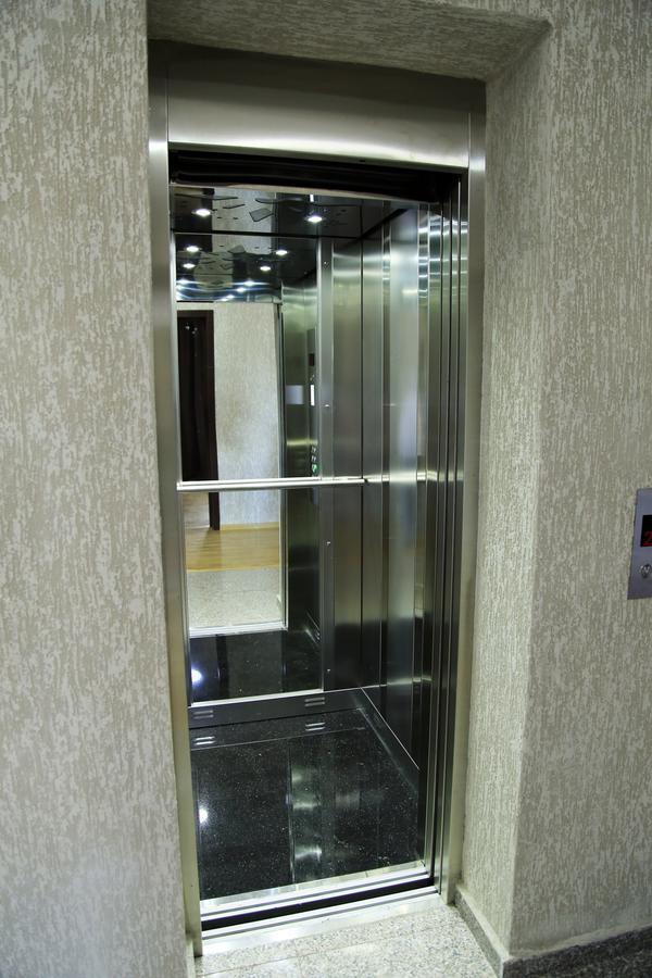 Iveria Hotel Khashuri Екстериор снимка