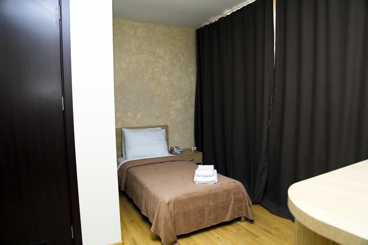 Iveria Hotel Khashuri Екстериор снимка