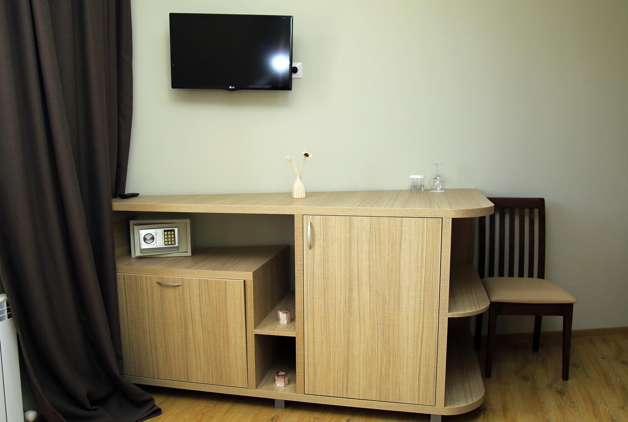 Iveria Hotel Khashuri Екстериор снимка